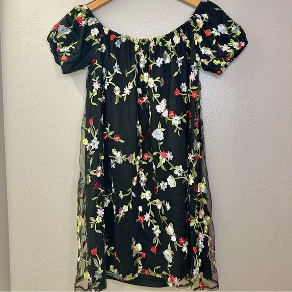 NWT Urban Outfitters Kimchi Blue Embroidered Floral Off Shoulder Mini Dress - Picture 8 of 8